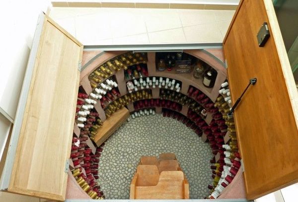 Cave à vins entérée avec trappe